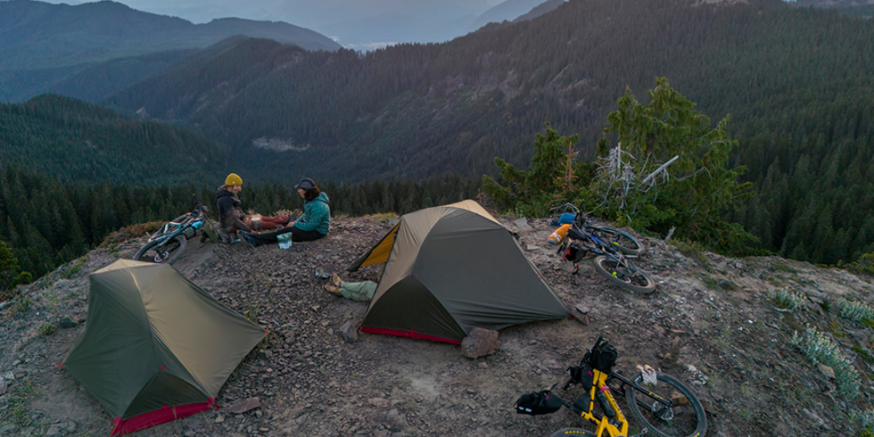 Stan MSR Hubba Hubba Bikepack – Luxus a sny sbalené na kolo