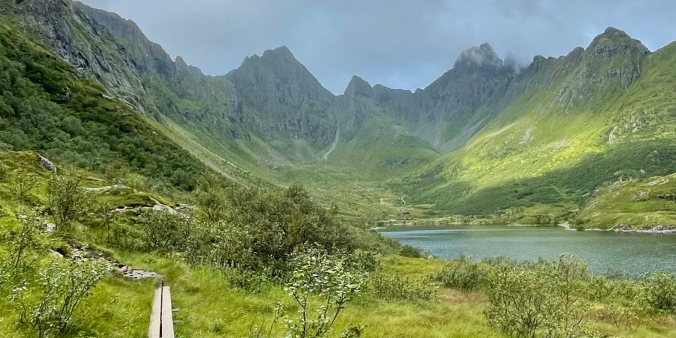 V suchu, v teple a s pletencem v ruce: antibiotická mise na Lofotech